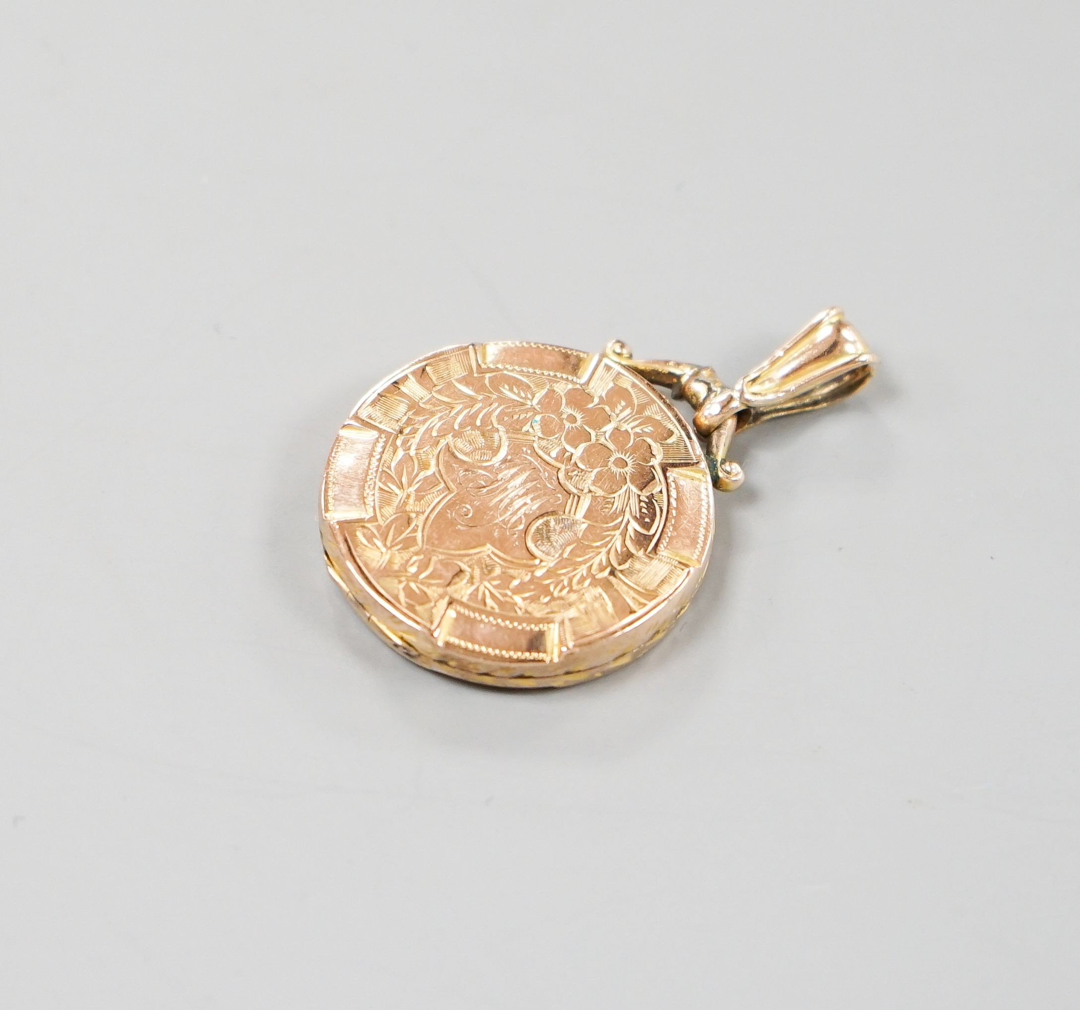 An Edwardian engraved 9ct gold circular locket, 23mm, gross weight 4.4 grams.